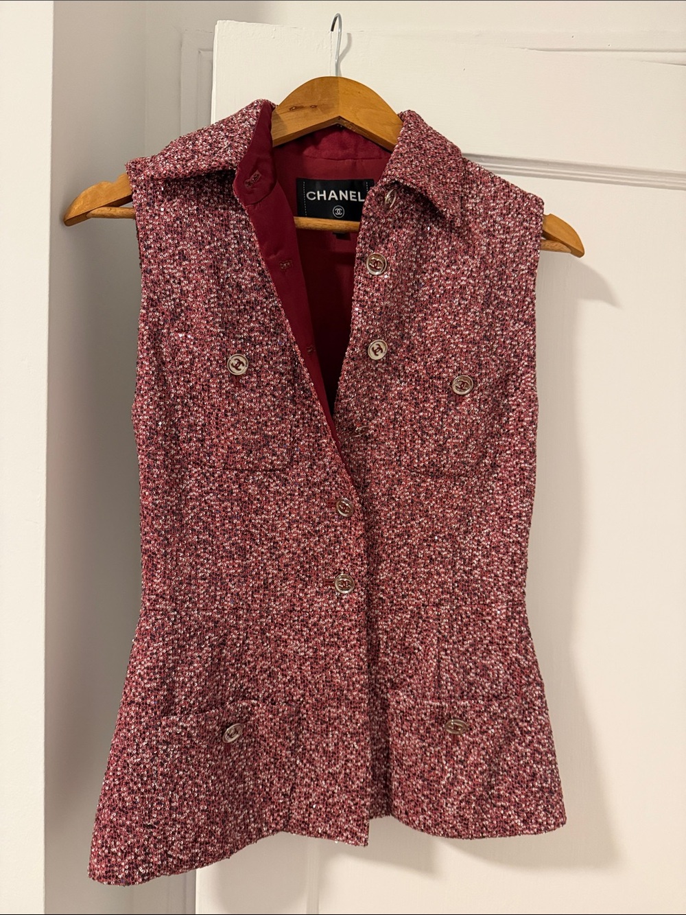 CHANEL Rose-Red Tweed Sleeveless Vest Jacket